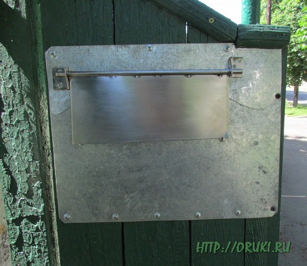 Почтовый ящик на заборе